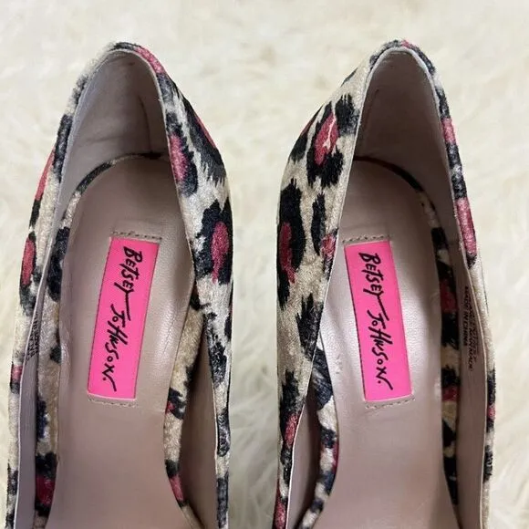 Betsey Johnson Diskko Pumps Leopard Cheetah Tan Black &amp; Pink Velvet Size US 7.5
