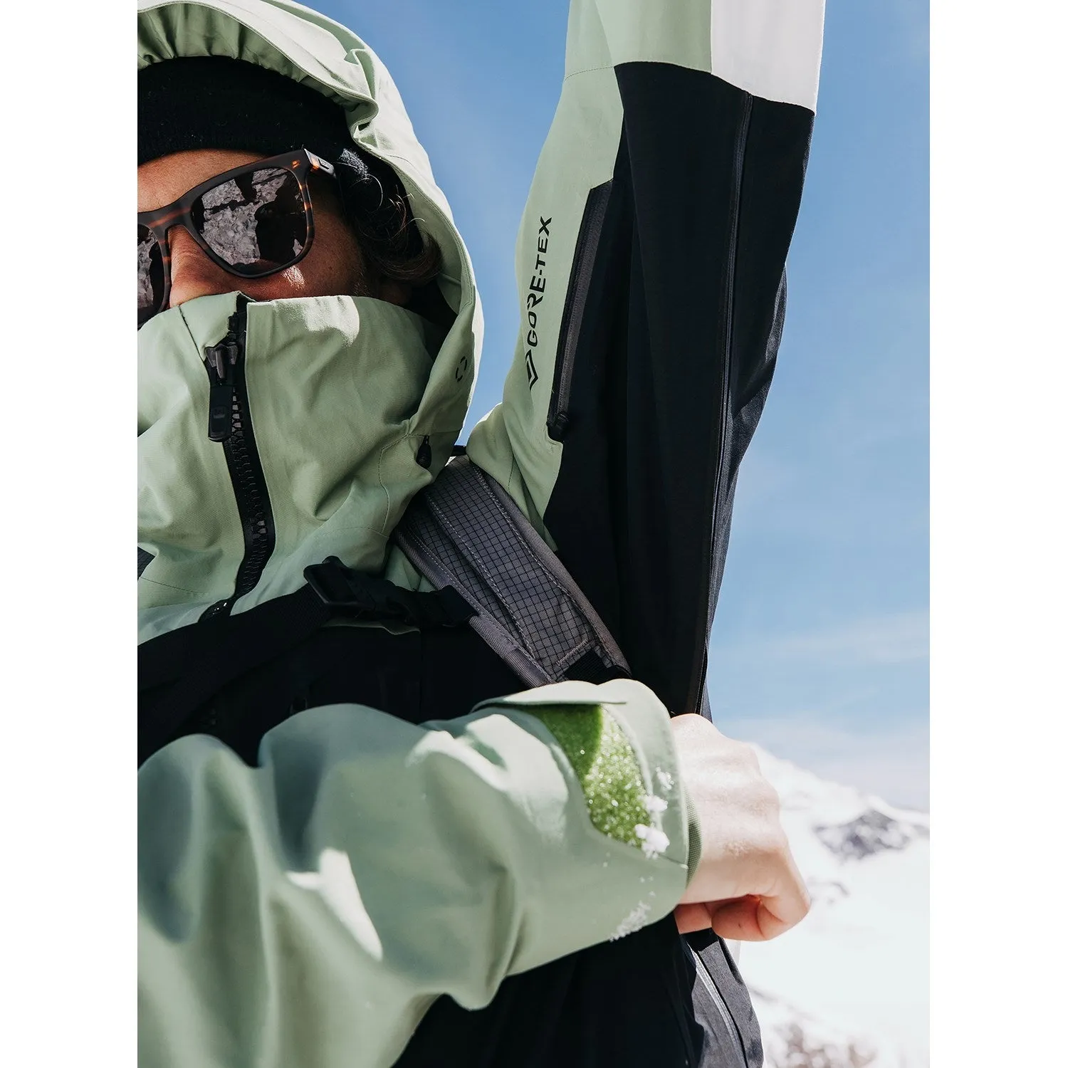 Burton [AK] Swash GORE-TEX Mens Jacket Hedge Green / White / Black