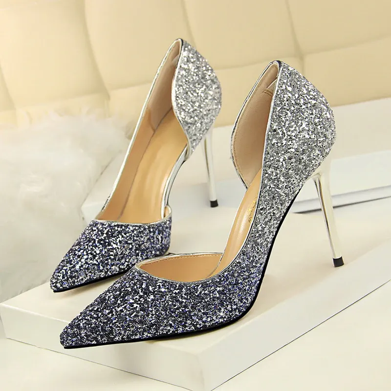 Glitteringly Pumps