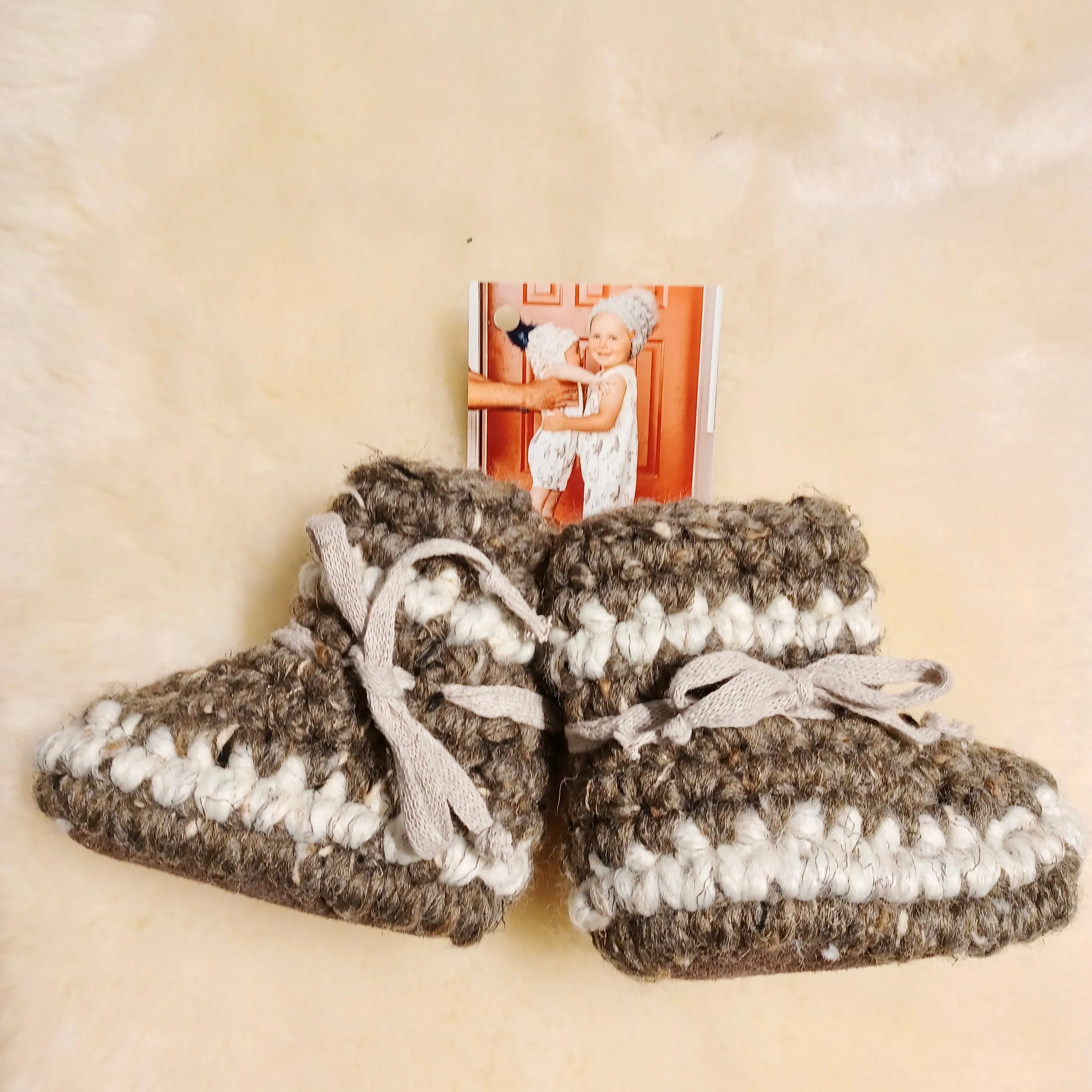 I’m in the loop Sheepies Barley/Wheat baby booties