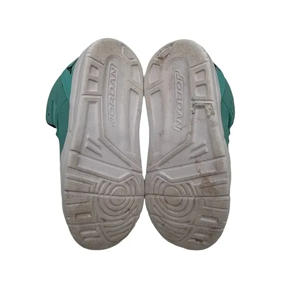 Jordan Teal Max Aura Sneakers Kids Size 9C