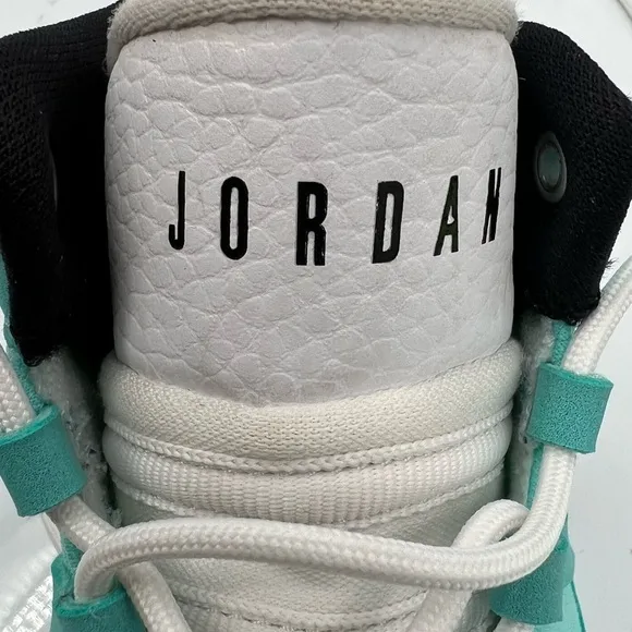 Jordan Teal Max Aura Sneakers Kids Size 9C