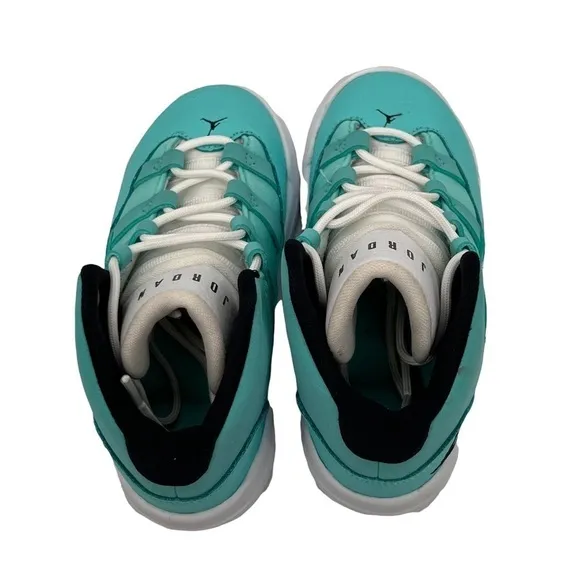 Jordan Teal Max Aura Sneakers Kids Size 9C