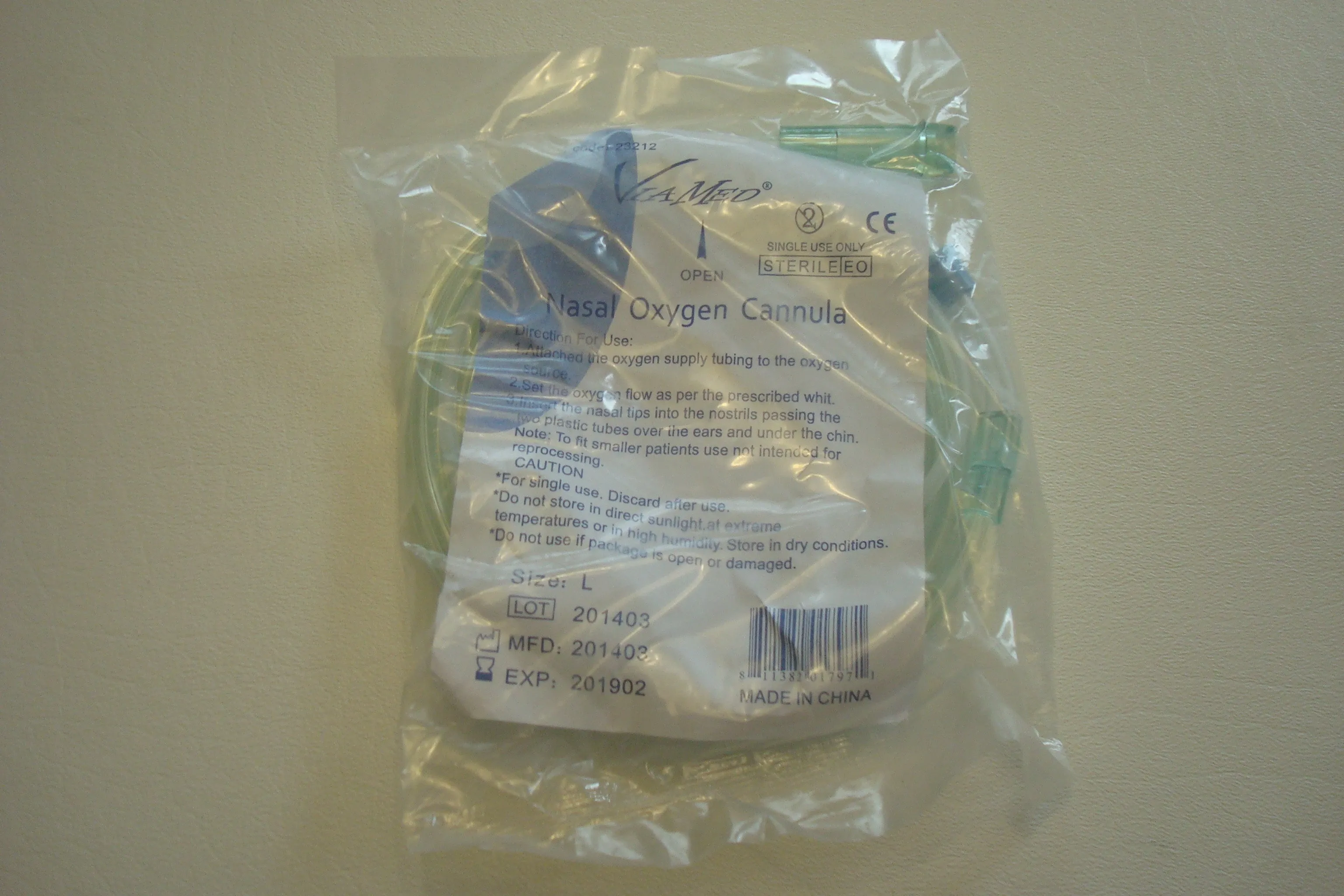 Nasal oxygen CANNULA Adult Flexible Tip Soft , Over the ear style Size M.