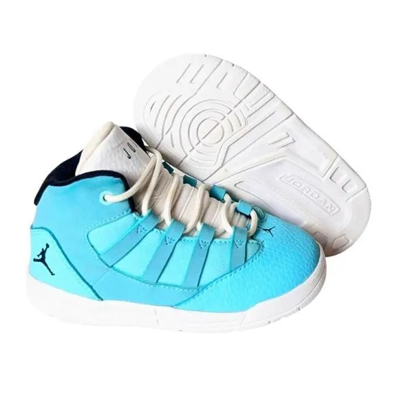 NIKE Air Jordan Max Aura TD Sneakers Size 8C