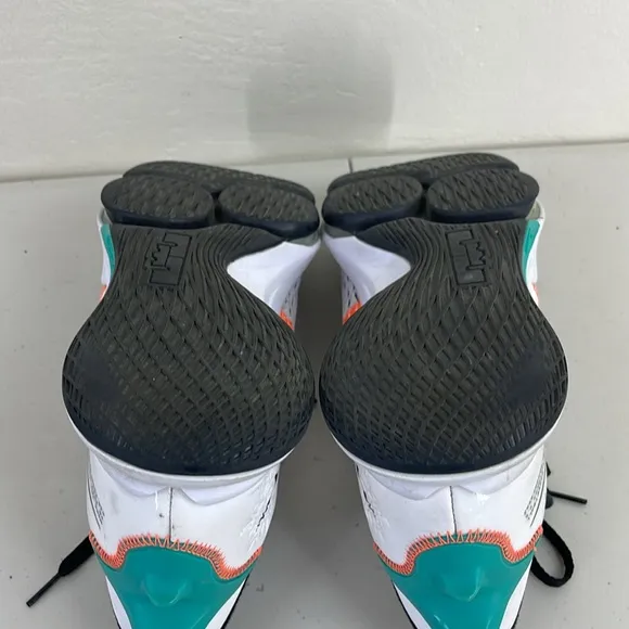 Nike Lebron Witness V Basketball Sneakers Size 12 used no inserts