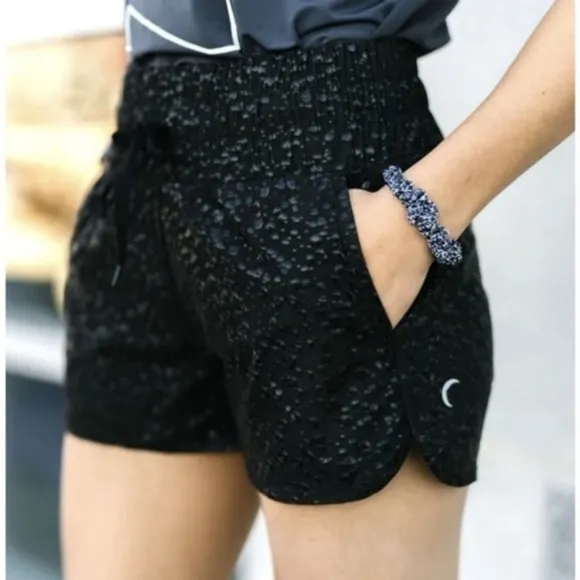 NWOT Zyia Black Bubbles Hi-Rise Bomber Shorts Women's Medium M Inner Lining Cute