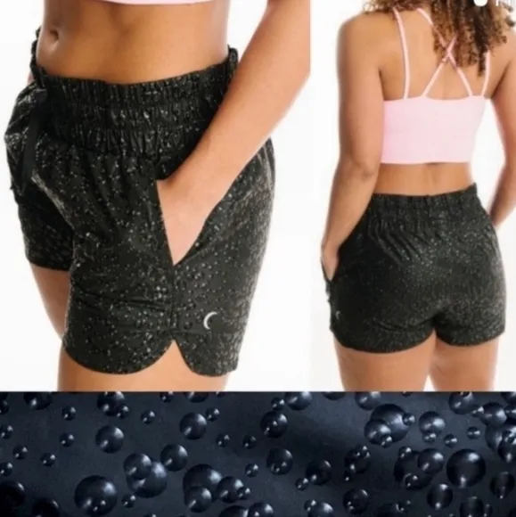 NWOT Zyia Black Bubbles Hi-Rise Bomber Shorts Women's Medium M Inner Lining Cute