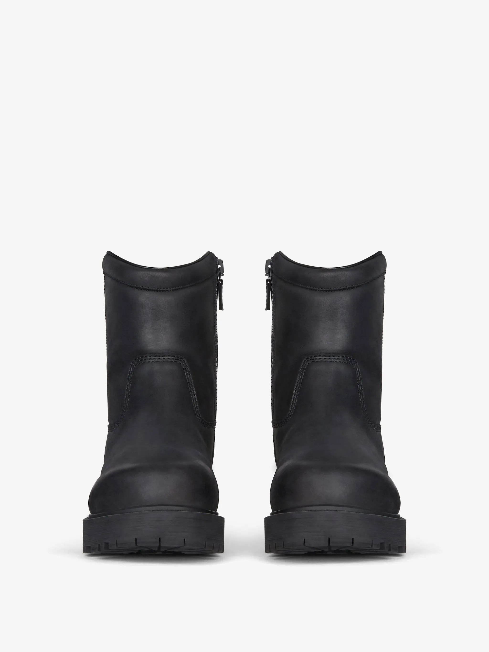 Storm ankle boots in nubuck with zip